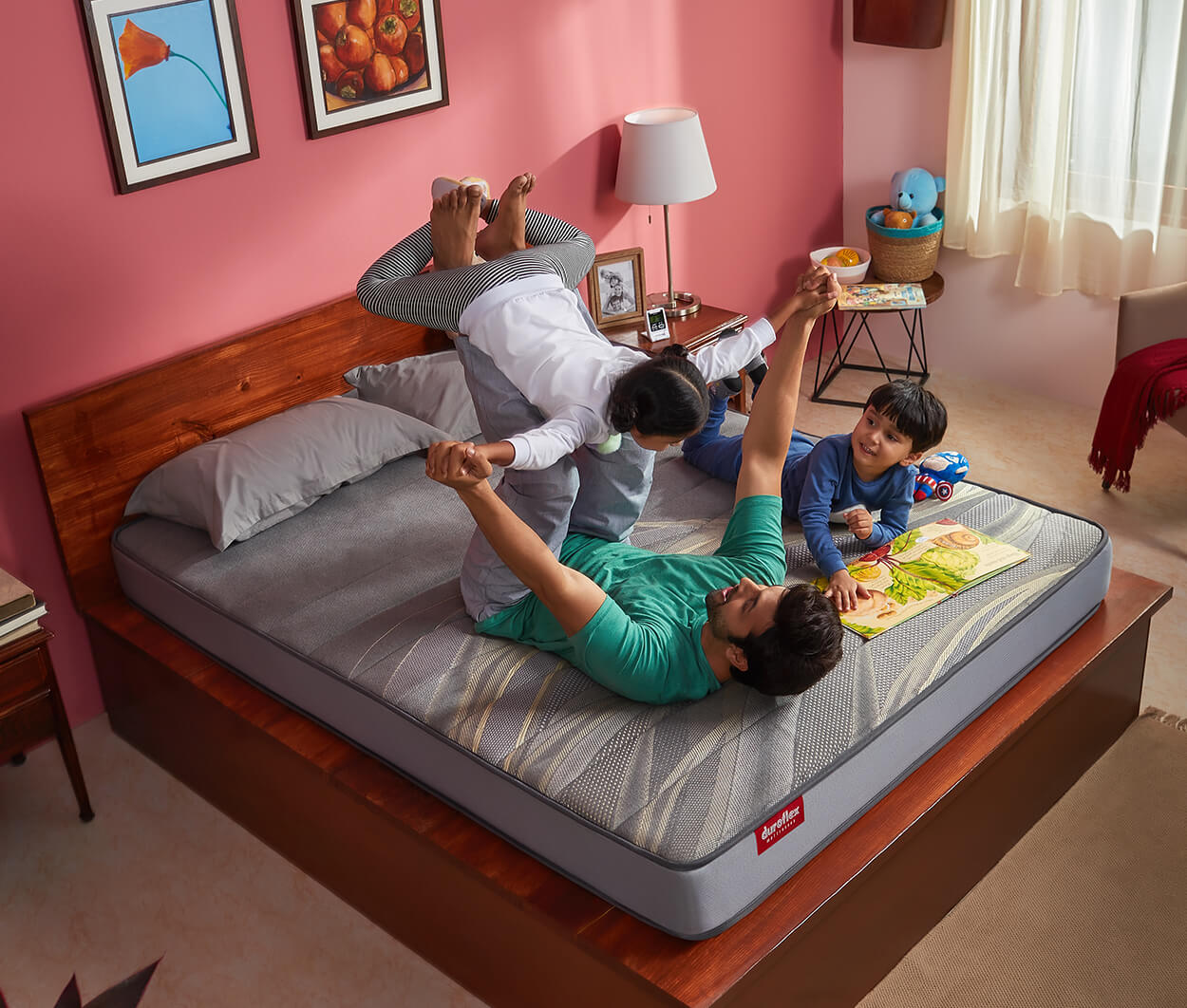 Icon Zero Partner Disturbance Mattress - Family Playing on Bed - Duroflex